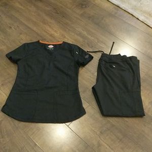 Dickie's black scrubs set top xs Bottoms s petite